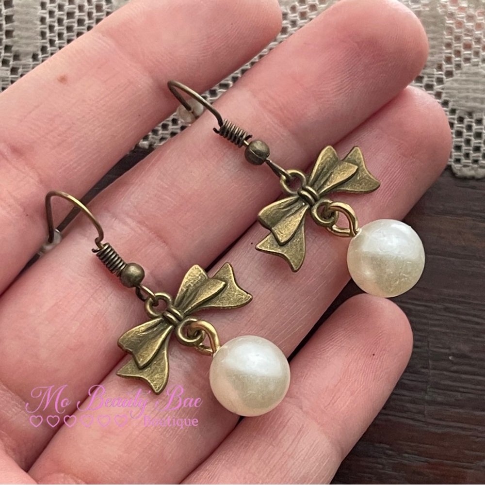 Bow Pearl Stud Earrings